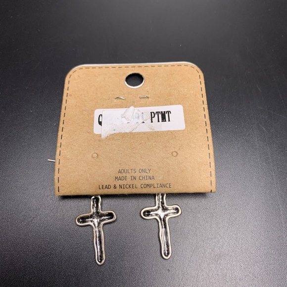 Hammered Cross Earrings Silver Tone Drop Dangle Hook Story by Davinci Pierced - Picture 4 of 6